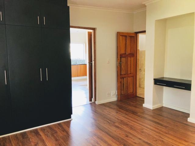 To Let 4 Bedroom Property for Rent in Hout Bay Western Cape